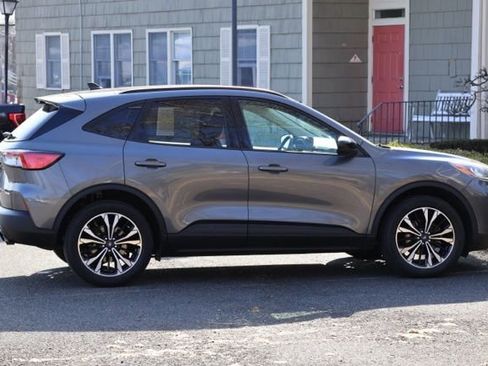 Certified 2022 Ford Escape SE w/ SE Sport Appearance Package image 4