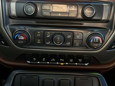 Used 2015 Chevrolet Silverado 2500 High Country w/ Duramax Plus Package image 30