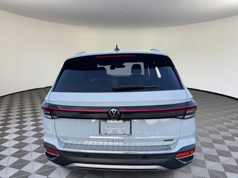 New 2025 Volkswagen Taos SE image 3