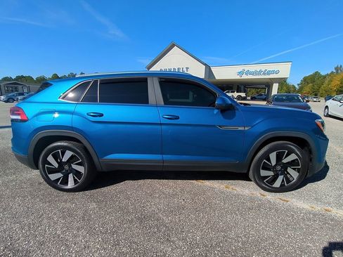 Used 2024 Volkswagen Atlas Cross Sport SE image 3
