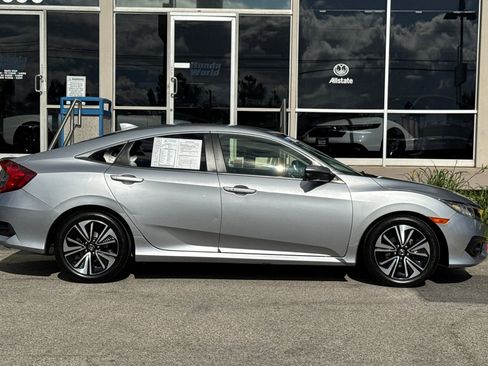 Certified 2018 Honda Civic EX-T image 3