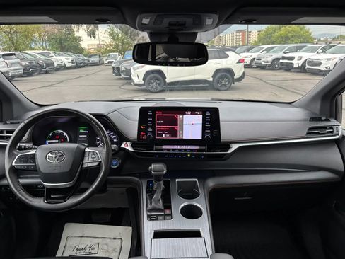 Used 2021 Toyota Sienna XSE AWD/4WD image 12