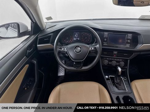 Used 2020 Volkswagen Jetta SE w/ SE Cold Weather Package FWD image 22