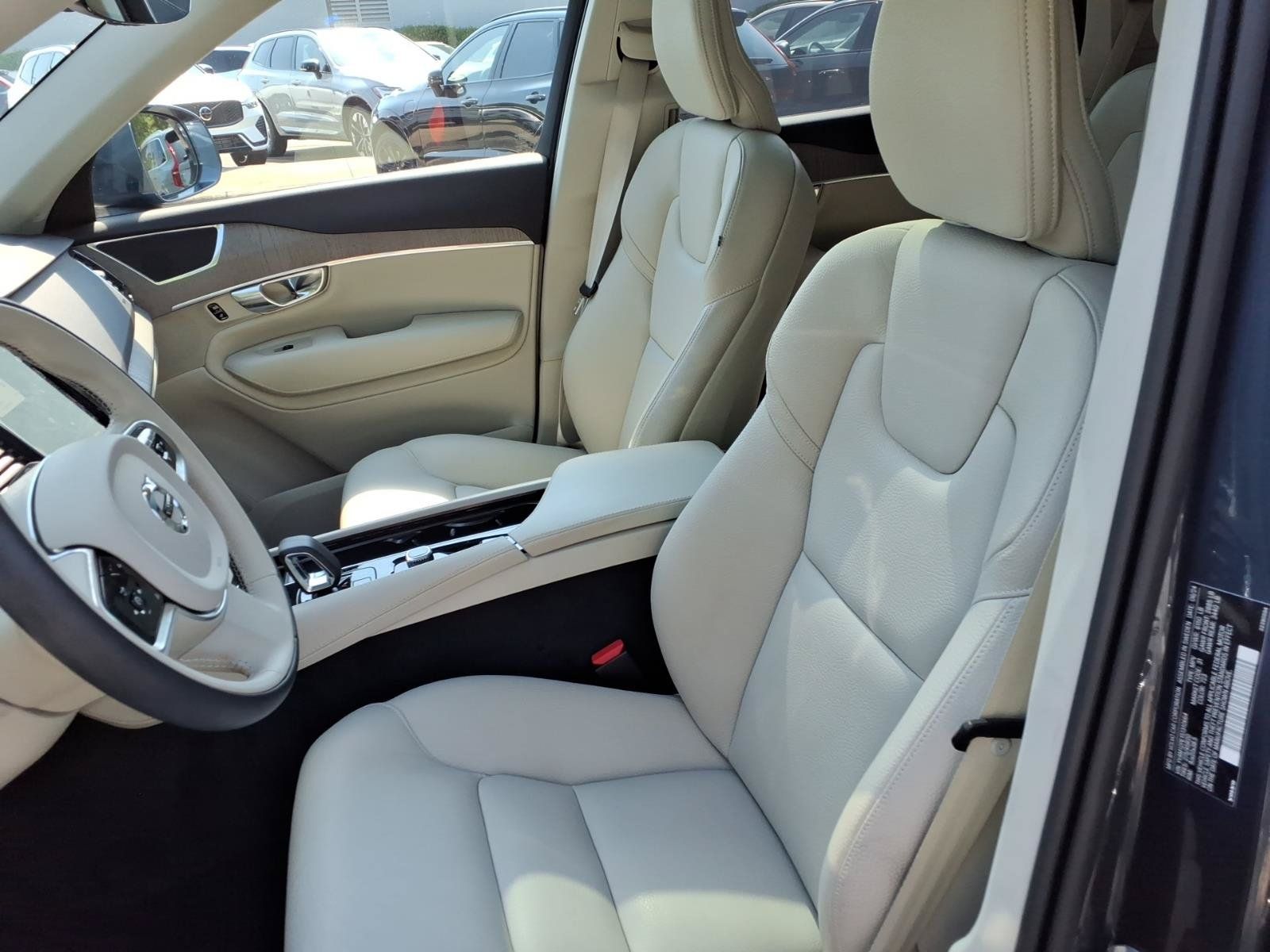 Certified 2025 Volvo XC90 B5 Plus w/ Protection Package Premier AWD/4WD image 18