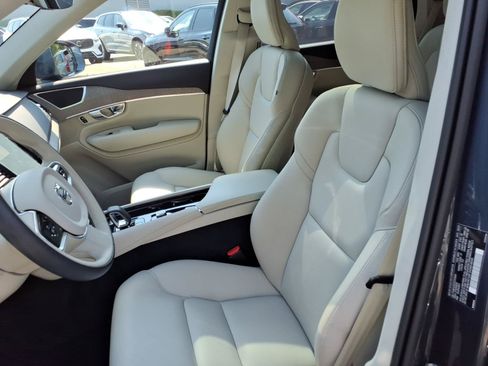 Certified 2025 Volvo XC90 B5 Plus w/ Protection Package Premier AWD/4WD image 18