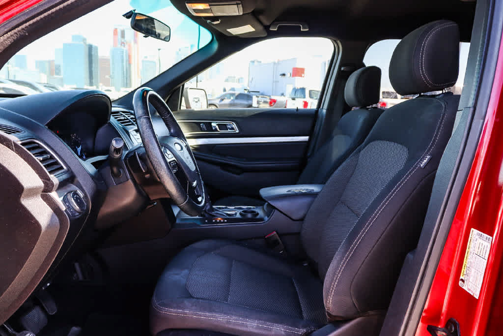Used 2017 Ford Explorer XLT FWD image 16