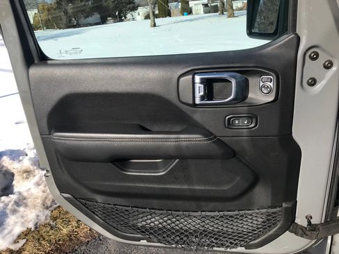 Used 2023 Jeep Wrangler Unlimited Sahara image 11