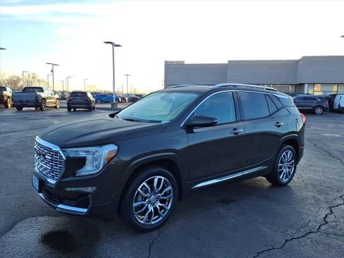 Used 2023 GMC Terrain Denali w/ Denali Premium Package image 11