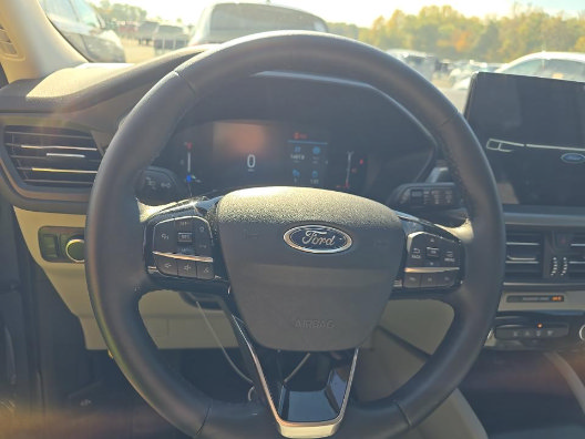 Used 2023 Ford Escape Active w/ Tech Pack #1 AWD/4WD image 8