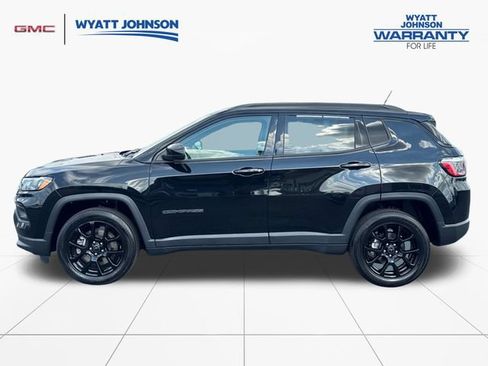 Used 2025 Jeep Compass Latitude w/ Convenience Group AWD/4WD image 2