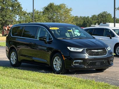 Used 2024 Chrysler Pacifica Touring-L