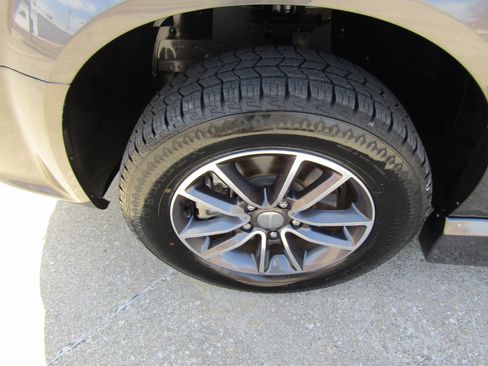 Used 2017 Dodge Grand Caravan SXT image 9