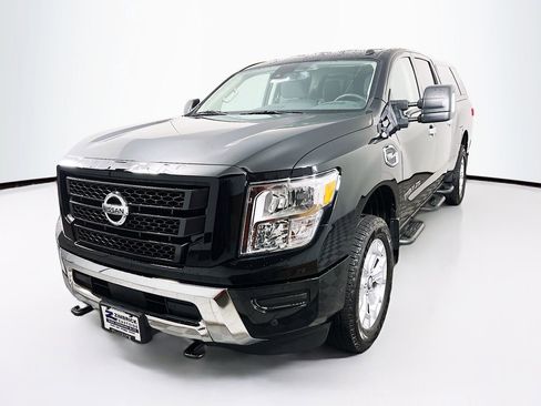 Used 2021 Nissan Titan SV w/ SV Convenience Package AWD/4WD image 3