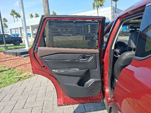 Used 2021 Nissan Rogue SL FWD image 18