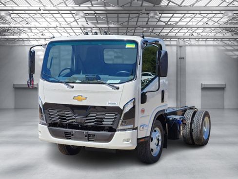 New 2025 Chevrolet Low Cab Forward 4500 XD image 2