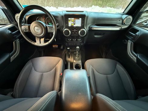 Used 2017 Jeep Wrangler Unlimited Sahara w/ Connectivity Group image 26