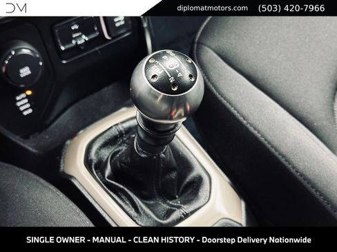 Used 2015 Jeep Renegade Latitude w/ Cold Weather Group II AWD/4WD image 2