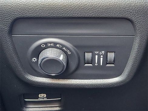 New 2025 Jeep Grand Cherokee Altitude image 16