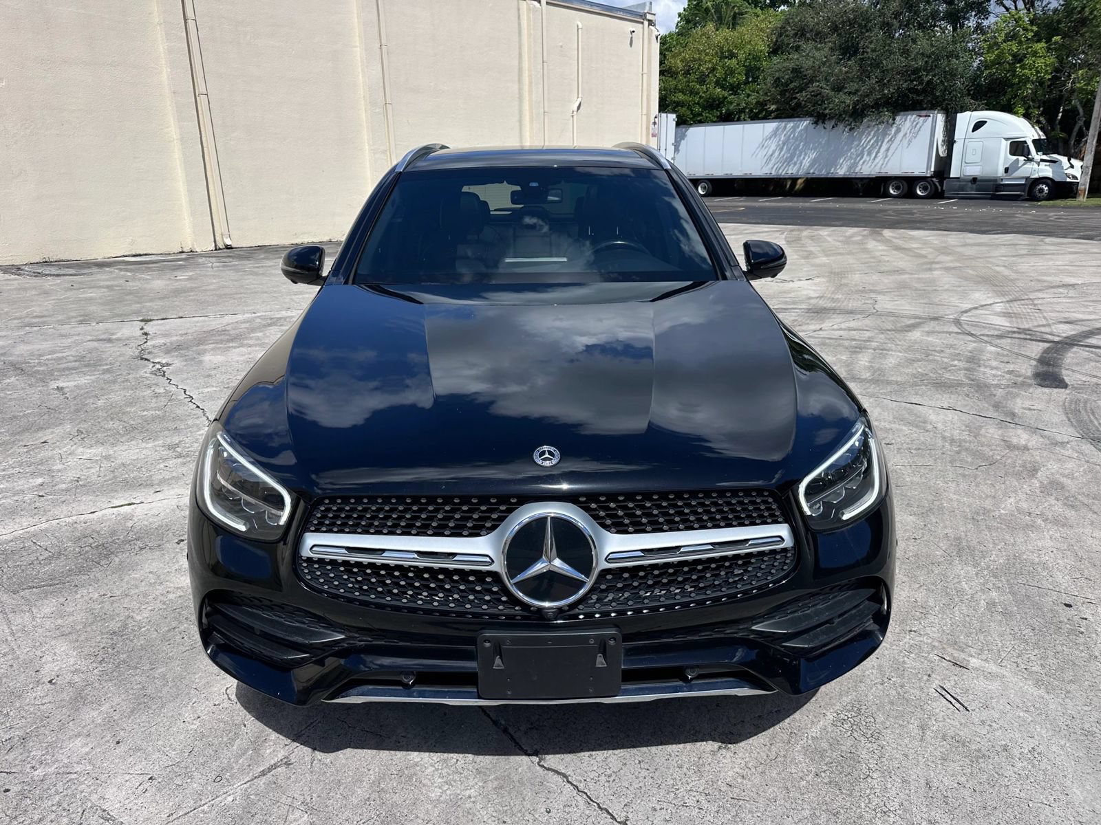 Used 2021 Mercedes-Benz GLC 300 4MATIC w/ AMG Line image 2