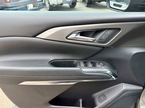Used 2024 Chevrolet Traverse LT FWD image 9