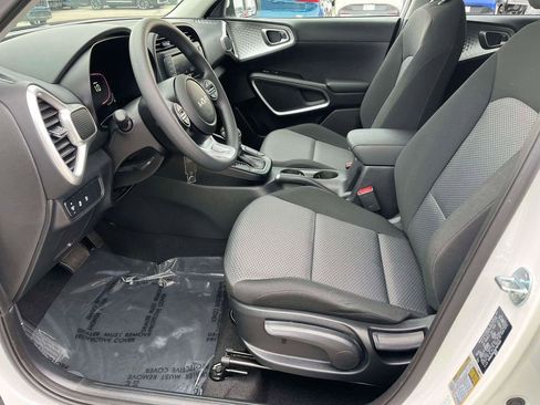 Used 2025 Kia Soul LX w/ LX Technology Package image 15