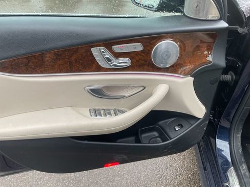 Used 2019 Mercedes-Benz E 300 4MATIC image 11