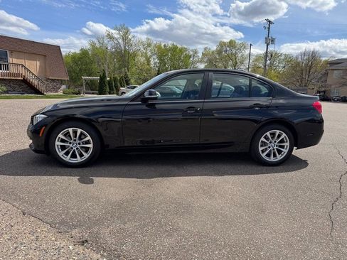 Used 2017 BMW 320i xDrive Sedan AWD/4WD image 9