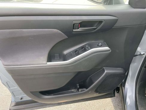 Used 2023 Toyota Highlander LE image 27