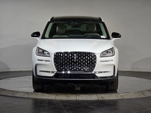 New 2026 Lincoln Corsair Reserve image 3