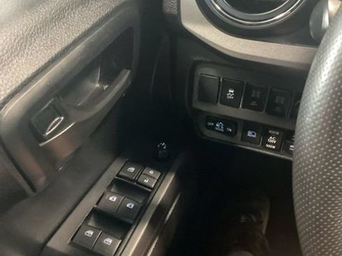 Used 2022 Toyota Tacoma TRD Off-Road w/ Technology Package AWD/4WD image 23