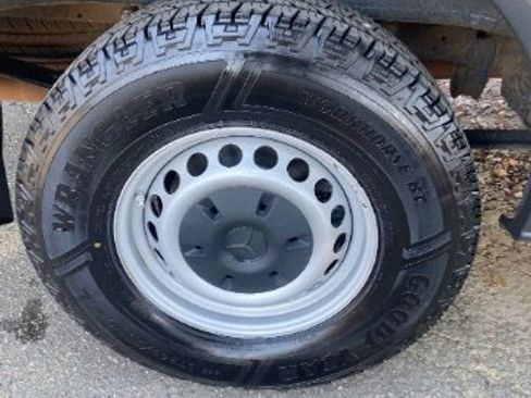 Used 2018 Mercedes-Benz Sprinter 2500 image 32