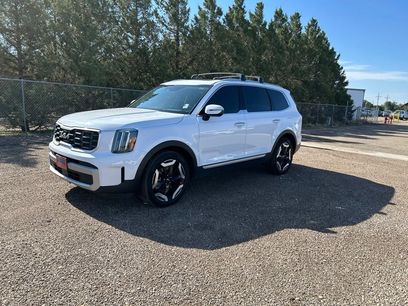Used 2024 Kia Telluride S w/ S Sunroof Package