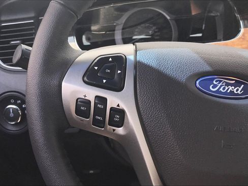 Used 2018 Ford Taurus Limited AWD/4WD image 15