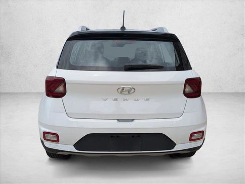 Used 2023 Hyundai Venue Limited FWD image 6