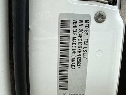 Used 2024 Chrysler Pacifica Touring-L image 21