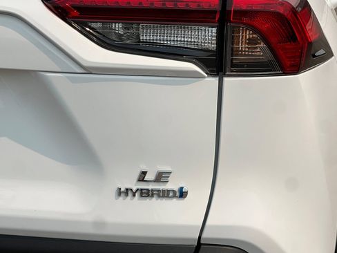 Used 2022 Toyota RAV4 LE AWD/4WD image 24
