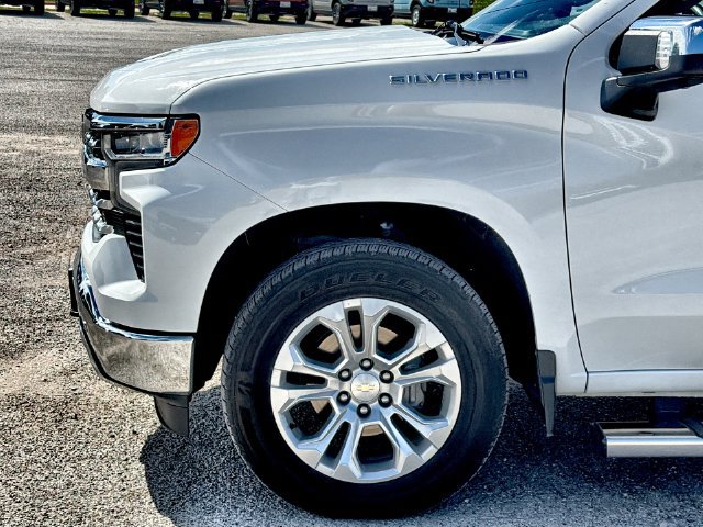 Used 2023 Chevrolet Silverado 1500 LTZ AWD/4WD image 10