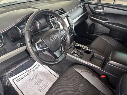 Used 2016 Toyota Camry SE w/ Moonroof Package FWD image 7