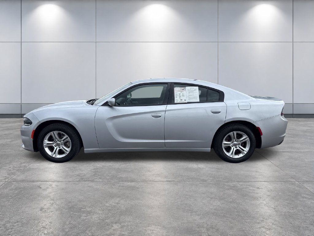 Used 2022 Dodge Charger SXT RWD image 2