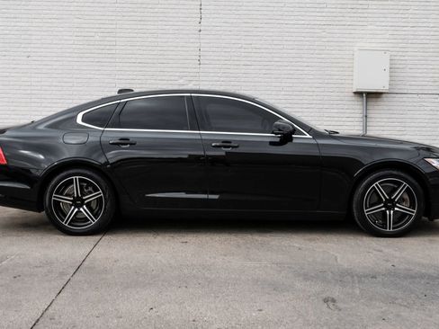 Used 2017 Volvo S90 T6 Momentum w/ Vision Package image 7