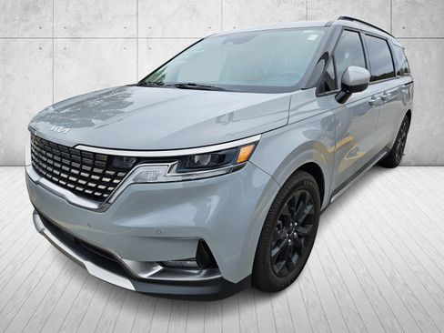 Used 2023 Kia Carnival SX image 1