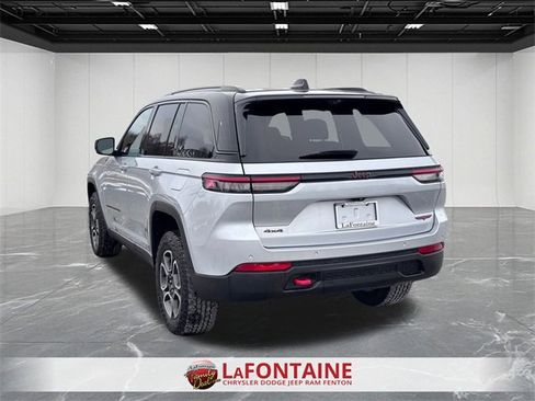 Certified 2022 Jeep Grand Cherokee Trailhawk w/ Luxury Tech Group III image 3