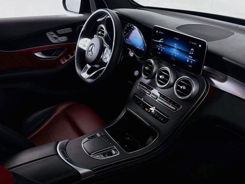 Certified 2022 Mercedes-Benz GLC 300 4MATIC w/ AMG Line image 17