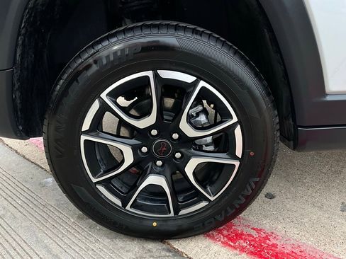 Used 2025 Jeep Compass Trailhawk w/ Trailer Tow Group image 9