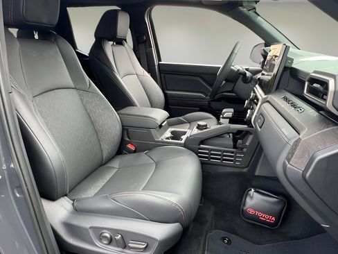 Certified 2025 Toyota Tacoma Limited AWD/4WD image 17