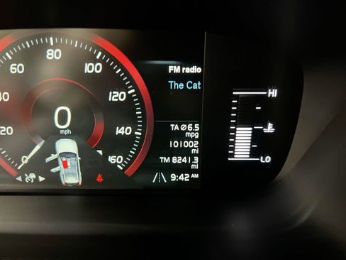 Used 2019 Volvo XC60 T5 Momentum w/ Premium Package AWD/4WD image 8