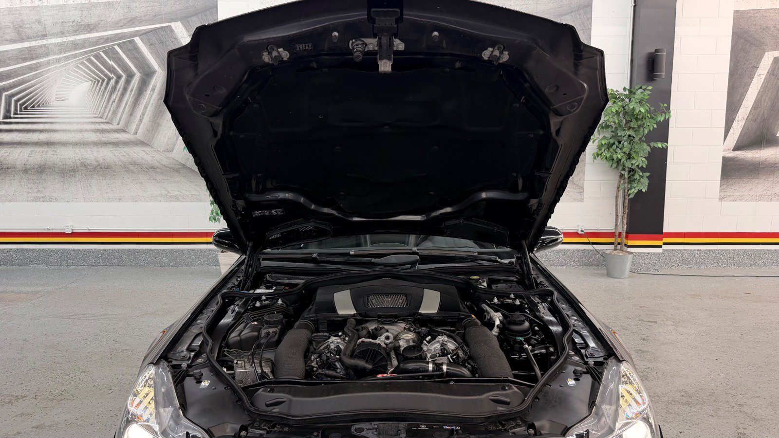 Used 2011 Mercedes-Benz SL 550 image 9