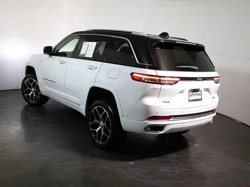 Used 2022 Jeep Grand Cherokee Summit AWD/4WD image 2