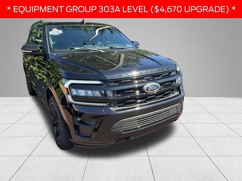 Used 2023 Ford Expedition Limited AWD/4WD image 3