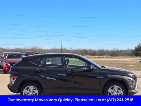 New 2026 Hyundai Kona SE image 3